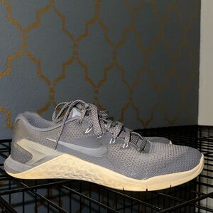 Nike Metcon grey/white training shoe 9